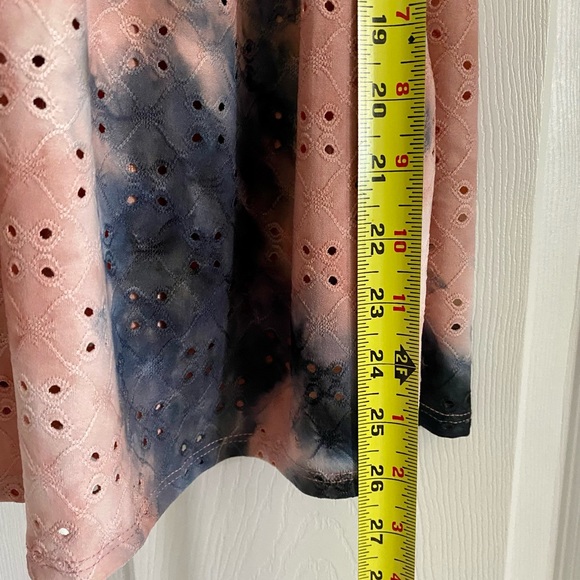 Paper moon eyelet top - Picture 8 of 9